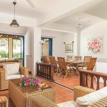Vila Beachfront Pool *