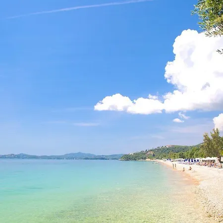 Beachfront Pool Βίλα